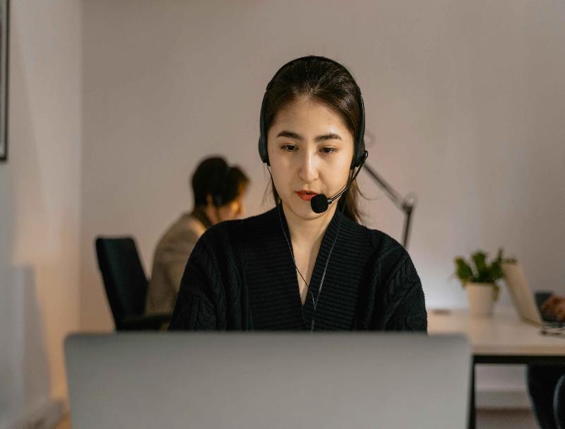 智能客服机器人：解放人力，提升呼叫中心效率