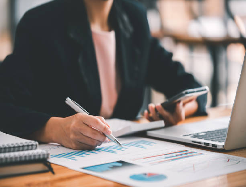 从实验到规模化：企业部署AI客服软件的成熟度模型